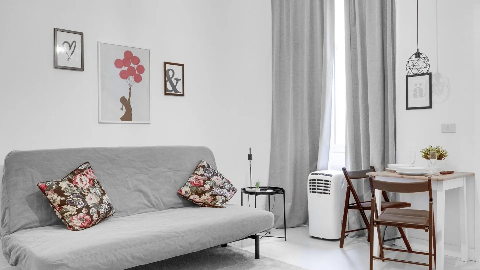 הקונטקטים של Comfy Apartment